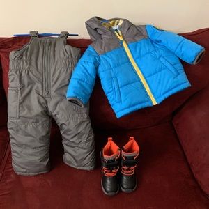 Toddler 2T snowsuit and boots size 7